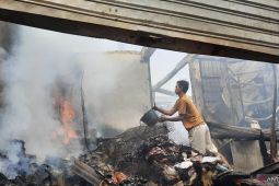 Fire at Jakarta's Gembrong Market ravages 400 homes, shops