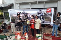 Touring Honda CB150X diwarnai penyerahan tali asih di panti asuhan Ketapang