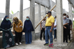 Gubernur Gorontalo tinjau pembangunan ruang praktik SMK 1 Paguyaman