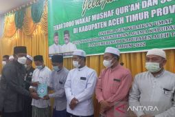 Yayasan Agen Kebaikan wakafkan ribuan Al Quran ke Aceh Timur