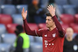 Lewandowski pimpin Bayern remukkan tim liliput Fuerth