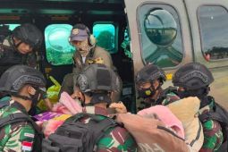 Dua korban penembakan KKB dievakuasi ke Timika