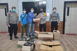 KNPI-PBSI berikan paket sembako dukung percepatan vaksinasi