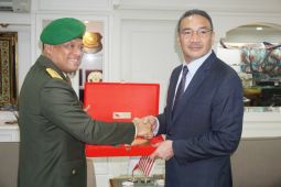 Menhan Malaysia positif COVID-19 walau sudah  booster
