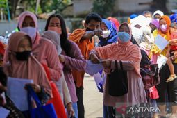 Penyaluran bantuan program sembako
