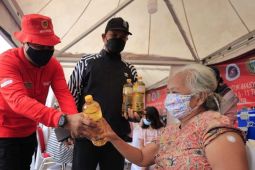 Pemkot Madiun hadiahi minyak goreng kepada warga ikut vaksin