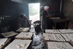 Pengusaha tahu di Belitung tetap produksi meski harga kedelai naik
