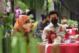 Survei SSC sebut 71,2 persen ibu-ibu puas kinerja Khofifah-Emil Dardak