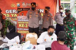 Vaksinasi penguat di Sidoarjo sasar pengemudi bus Terminal Purabaya