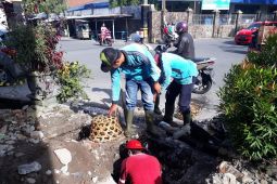 PUPR Kediri banyak temukan pemasangan kabel melintang ganggu saluran air