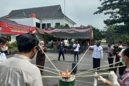 Kejari Bangka Selatan musnahkan barang bukti 39 perkara