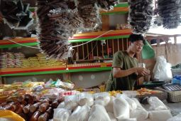 Sejumlah pedagang di Pontianak harap kelangkaan minyak goreng segera diatasi