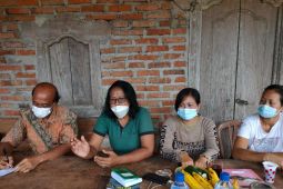 Mangku Pastika harapkan pemerintah desa di Bali biayai usaha pengelolaan sampah