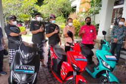 Selama Nyepi, Dishub-PLN Bali pinjamkan motor listrik ke 35 Desa Adat Denpasar