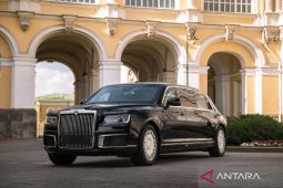 Mengenal limousine Aurus Senat L700, mobil Vladimir Putin yang bisa "berenang"