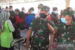 Kasad Jenderal Dudung tinjau pengungsi terdampak gempa di Pasaman Barat