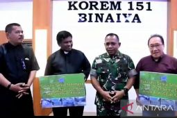 Danrem 151/Binaya serahkan dua gereja siap pakai untuk warga Kariuw, begini penjelasannya