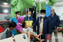 Paman Birin minta korban keracunan makanan dilayani maksimal