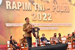 Presiden: tentara dan polisi tidak bisa ikut dalam demokrasi