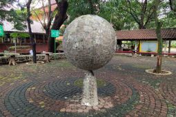 Iriantine Karnaya, pakar seni rupa dan pematung Fakultas Teknik UI tutup usia