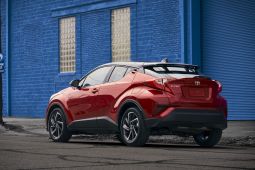Toyota akan tarik C-HR 2021 karena masalah sistem keamanan