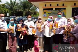 Disdag Bekasi-Bulog salurkan 3.000 liter minyak goreng melalui operasi pasar murah