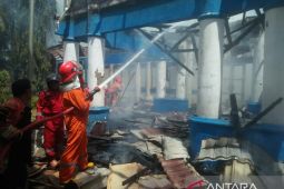 Polres Bengkulu olah TKP kebakaran Kantor Camat Ratu Agung