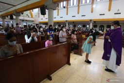 Misa Rabu Abu di Surabaya