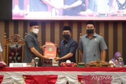 Bupati Tanah Bumbu sampaikan dua raperda ke legislatif