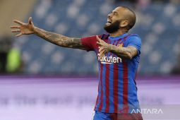 Dani Alves dikabarkan bakal kembali merumput di divisi tiga Portugal