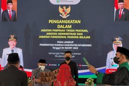 Bupati Situbondo lantik 14 pejabat pimpinan tinggi pratama dan administrator