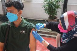 Capaian vaksinasi  dosis dua di Tapsel 70 persen lebih