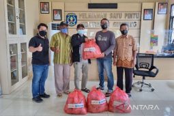Peduli korban banjir Bontang Utara, PKT salurkan 600 paket makanan