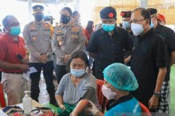 Gubernur Bali pantau upaya percepatan vaksinasi "booster"