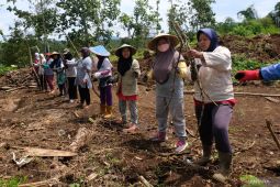 Mantan kades di Magelang hibahkan tanah empat hektare ke warga terdampak jalan tol
