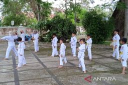 Minim fasilitas, karate tetap diminati
