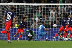 Joao Felix cetak dua gol saat Atletico menang 3-1 dan salip Betis