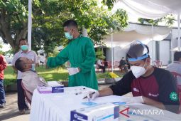 Ratusan karyawan PT Timah kembali di swab massal