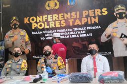 Polres Tapin sampaikan fakta kasus seorang ayah lindungi anak dari serangan pria bersajam