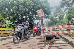 Jembatan Desa Lingsir Kabupaten Balangan alami kerusakan