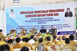 Bupati Sintang sebut 80 persen jalan kabupaten di Sintang masih jalan tanah