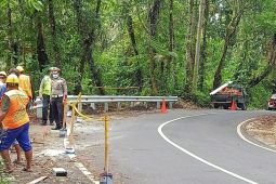 Pemkab Banyuwangi pasang pagar pembatas di jalur TWA Kawah Ijen