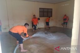 BPBD Pamekasan gerakkan personel bersihkan pesantren terdampak banjir