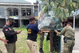 Lagi, Satpol PP Denpasar tertibkan baliho dan spanduk langgar aturan