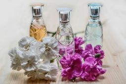 Rahasia parfum tetap bertahan  seharian