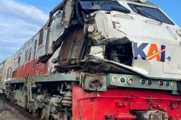 Kereta api bertumbukan dengan truk di  Lamongan