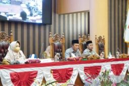 Bupati Tanah Bumbu sampaikan jawaban dua Raperda