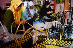 Tas Anyaman Madiun
