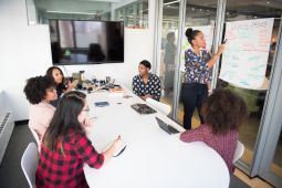 Pesan untuk perempuan muda yang ingin berkarier di startup