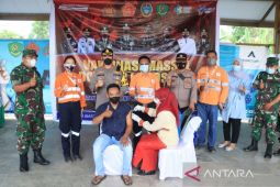 Kapolres Tapsel tinjau vaksinasi karyawan Tambang Emas Martabe